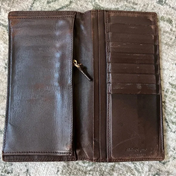 Salvatore Ferragamo Long Wallet Brown Herringbone Leather Unisex Made in… - Picture 8 of 15